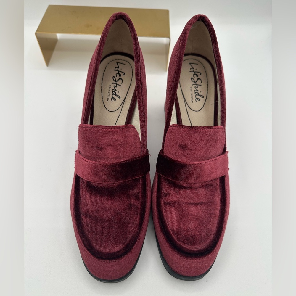 LIFE STRIDE Soft System Farrah Velvet Slip-On Pumps | Size 7.5 Wide - Picture 6 of 14
